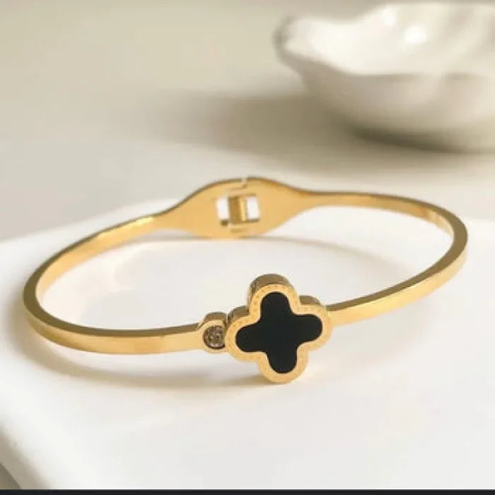 Stainless steel clover bracelet