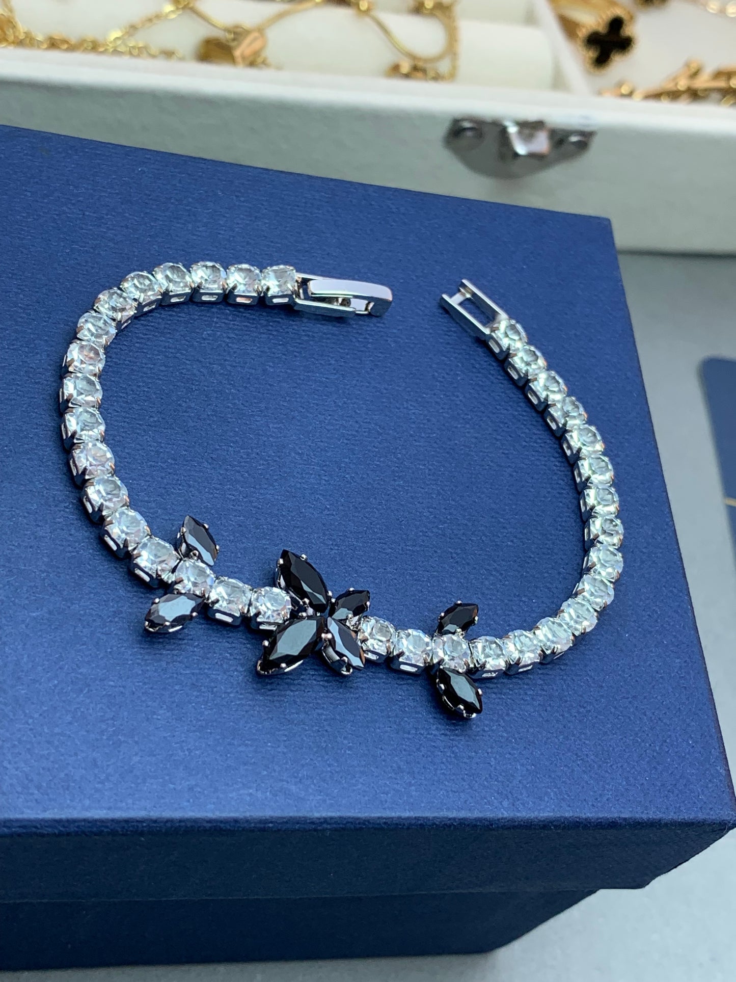 Bracelet White+black stone