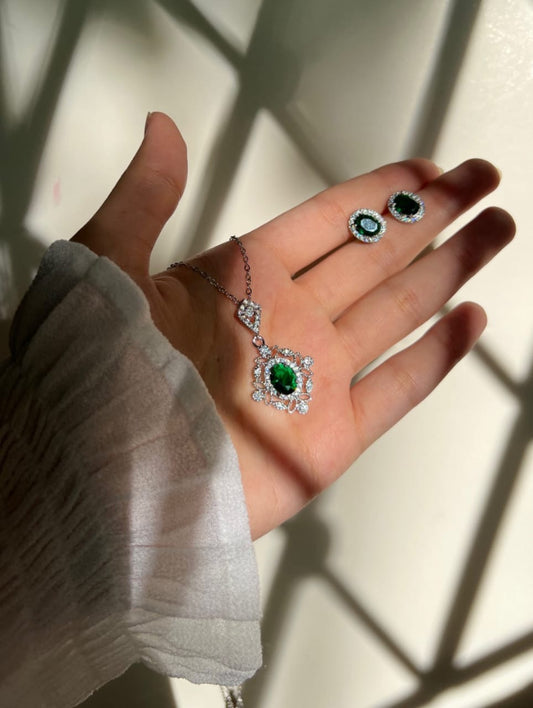 Green Crystal Rhinestone Pendant Necklace and Earrings Set