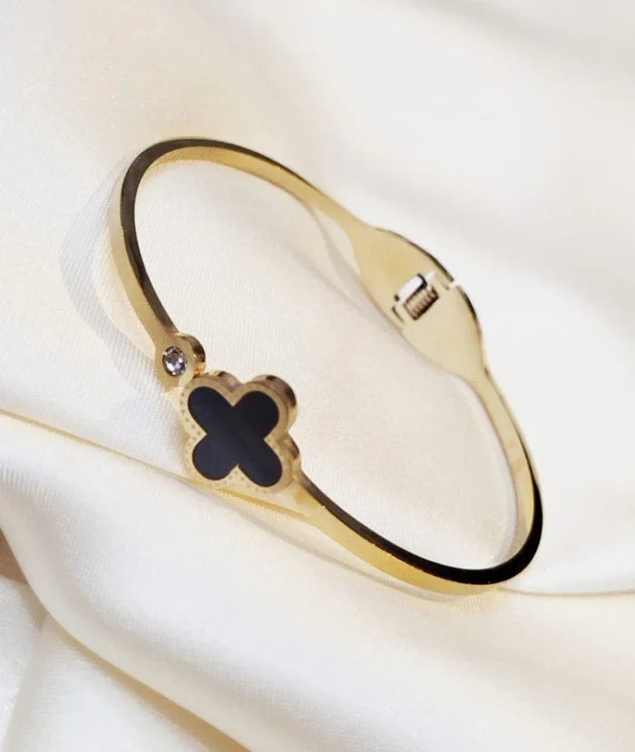 Stainless steel clover bracelet