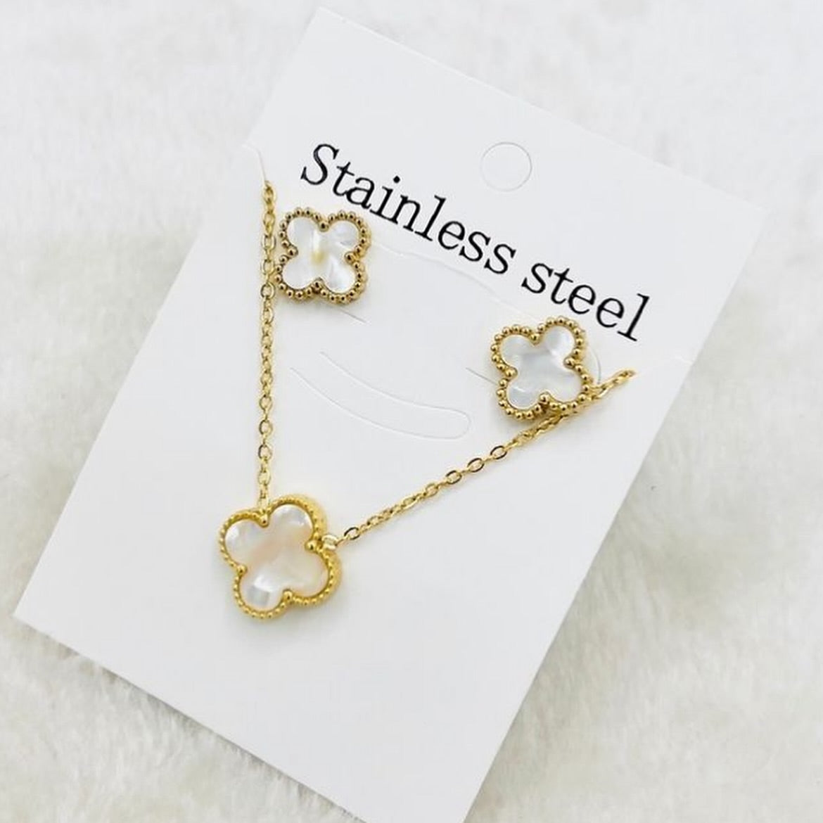 Four Leaf Clover Pendant With Ear Studs