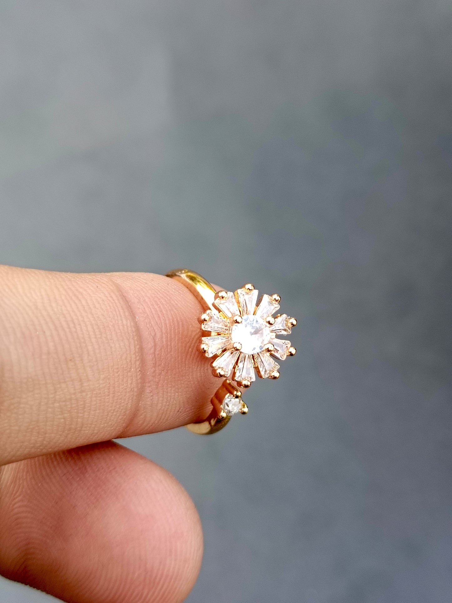 Spinning Ring White stone+Golden