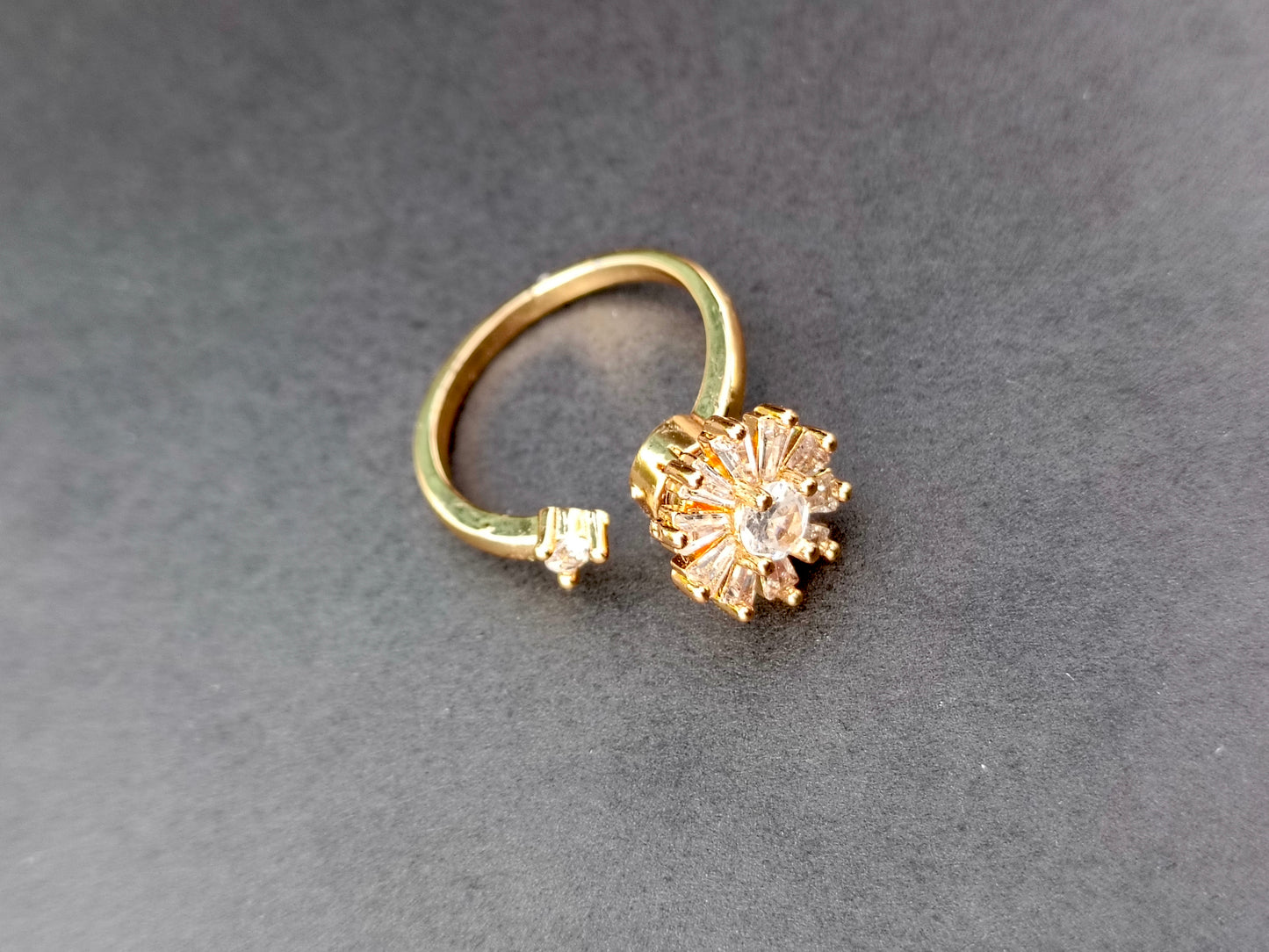 Spinning Ring White stone+Golden