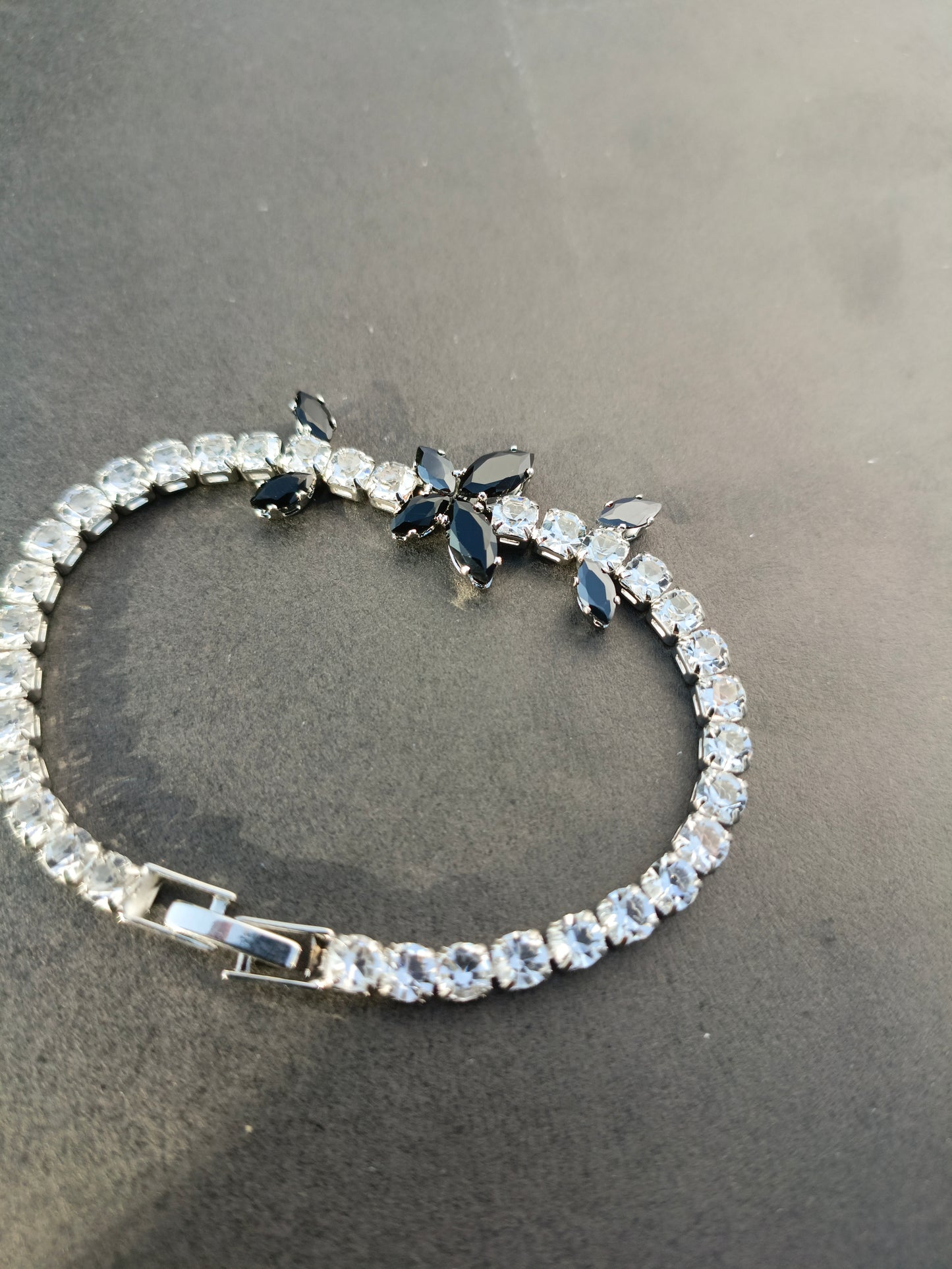 Bracelet White+black stone