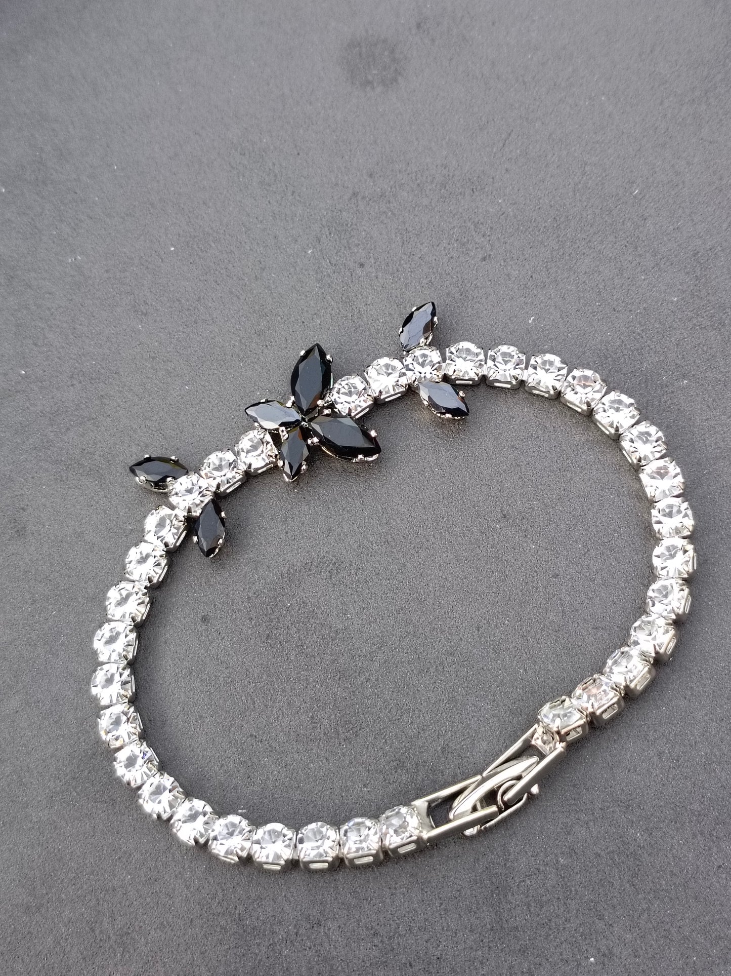 Bracelet White+black stone