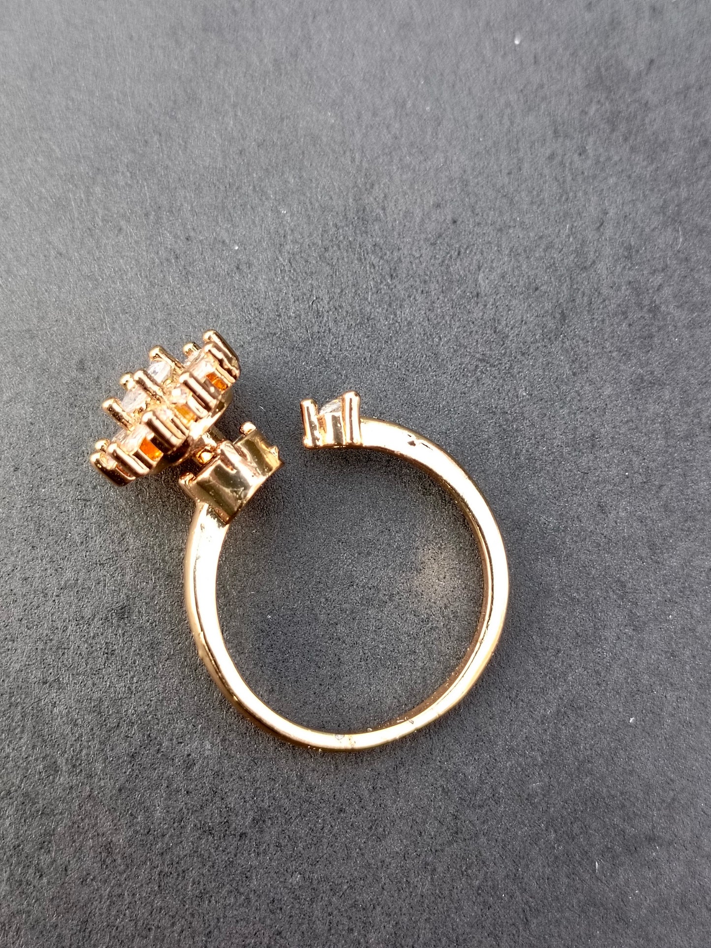 Spinning Ring White stone+Golden