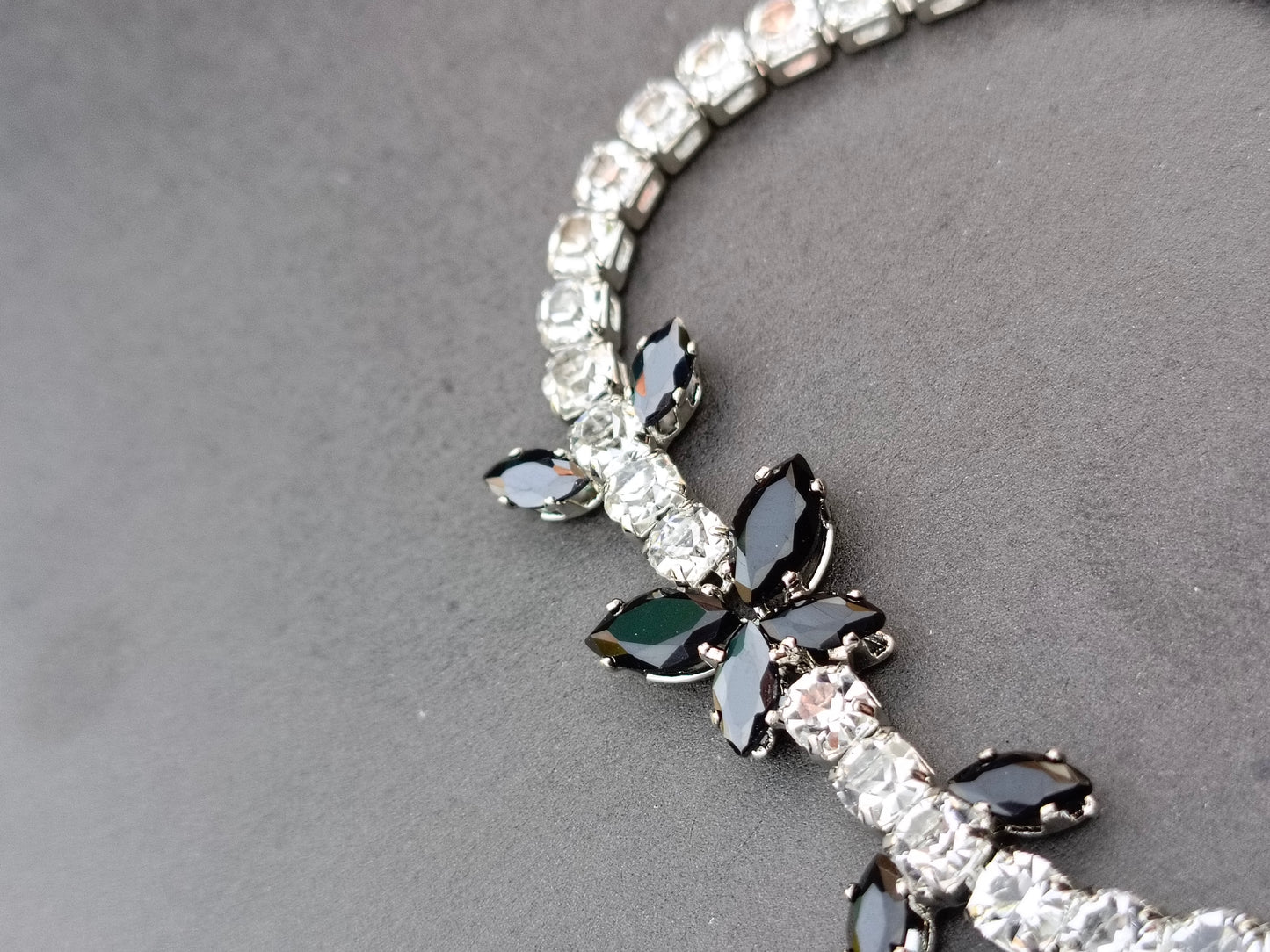 Bracelet White+black stone