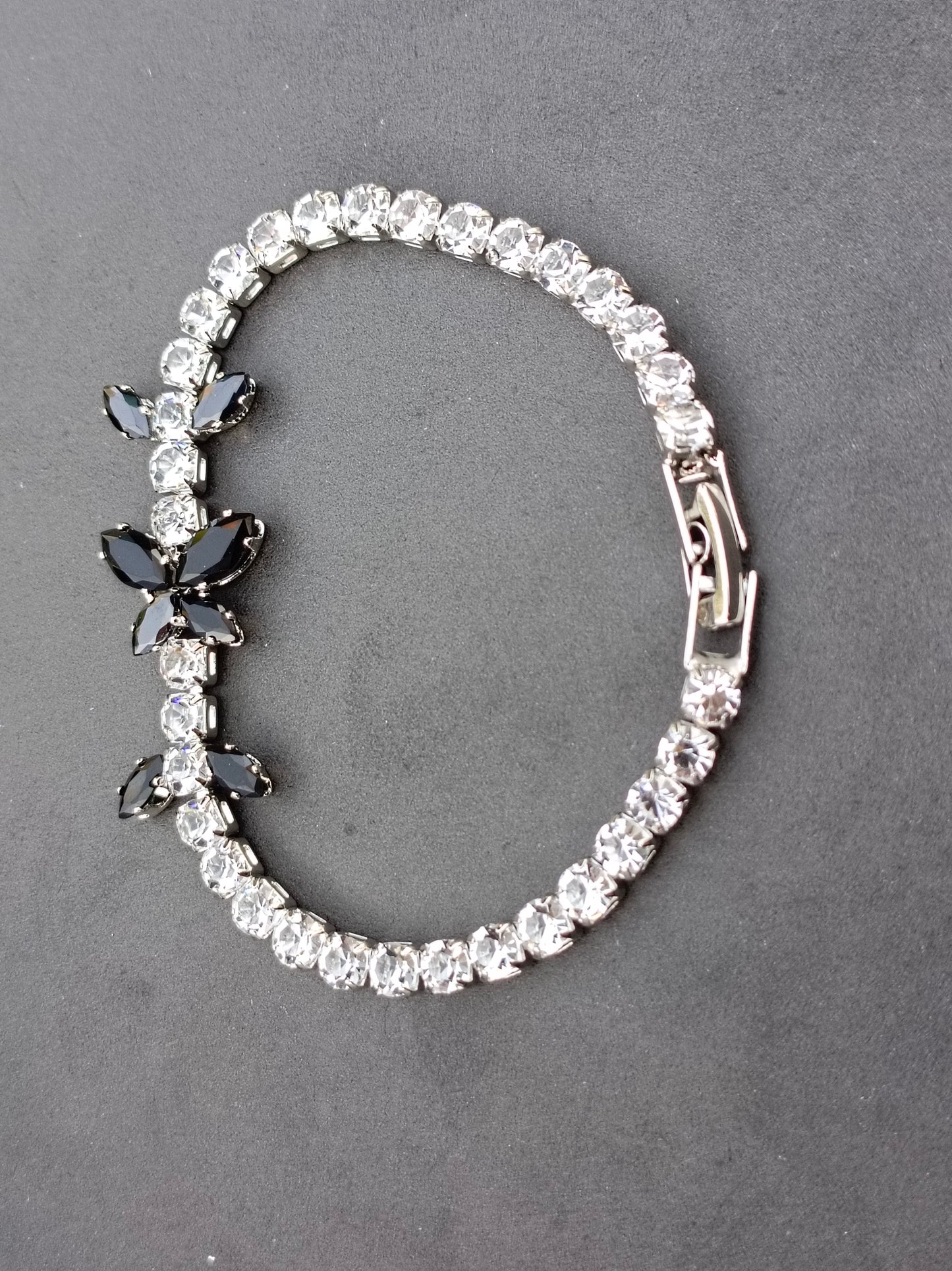 Bracelet White+black stone