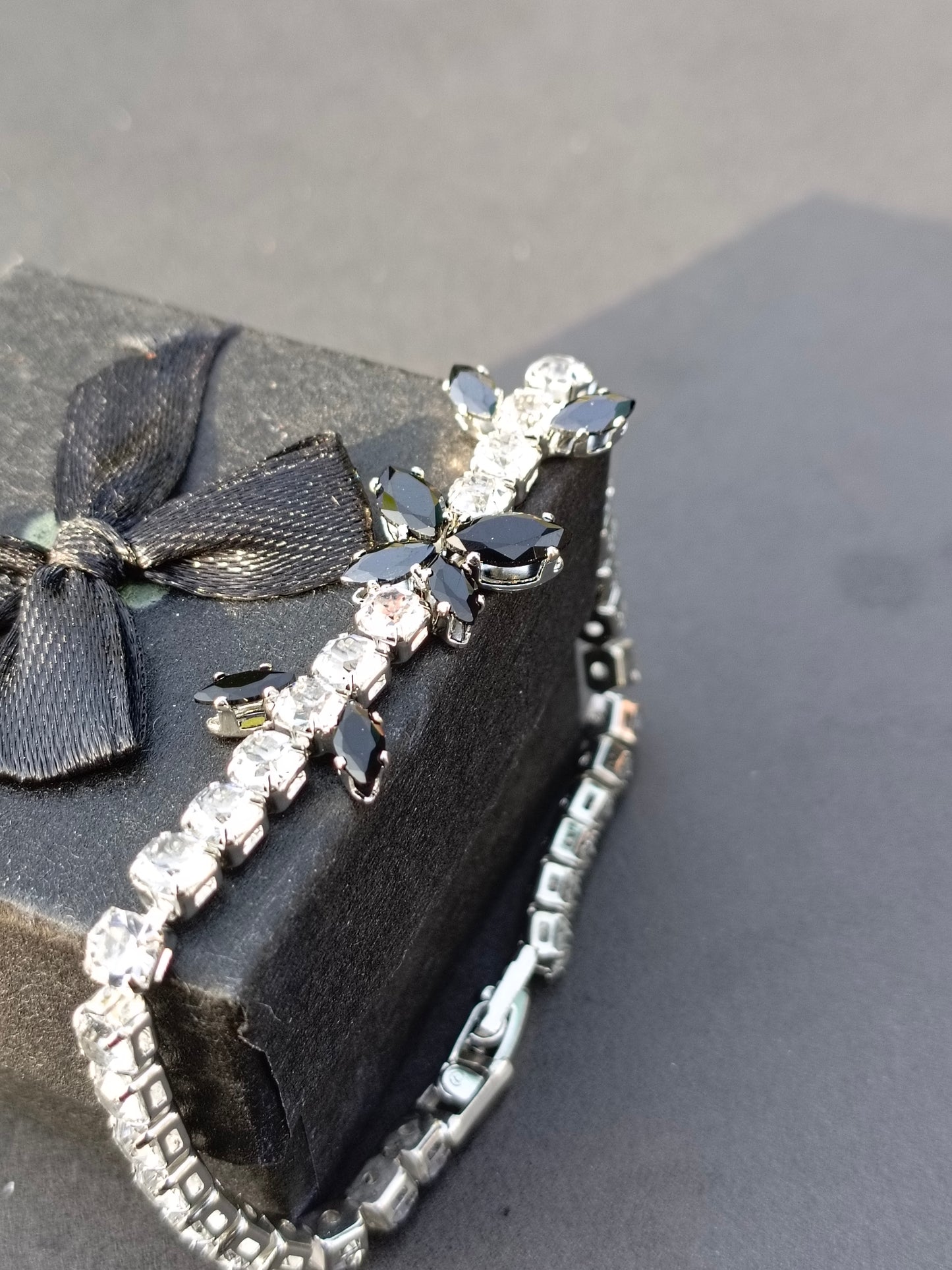 Bracelet White+black stone