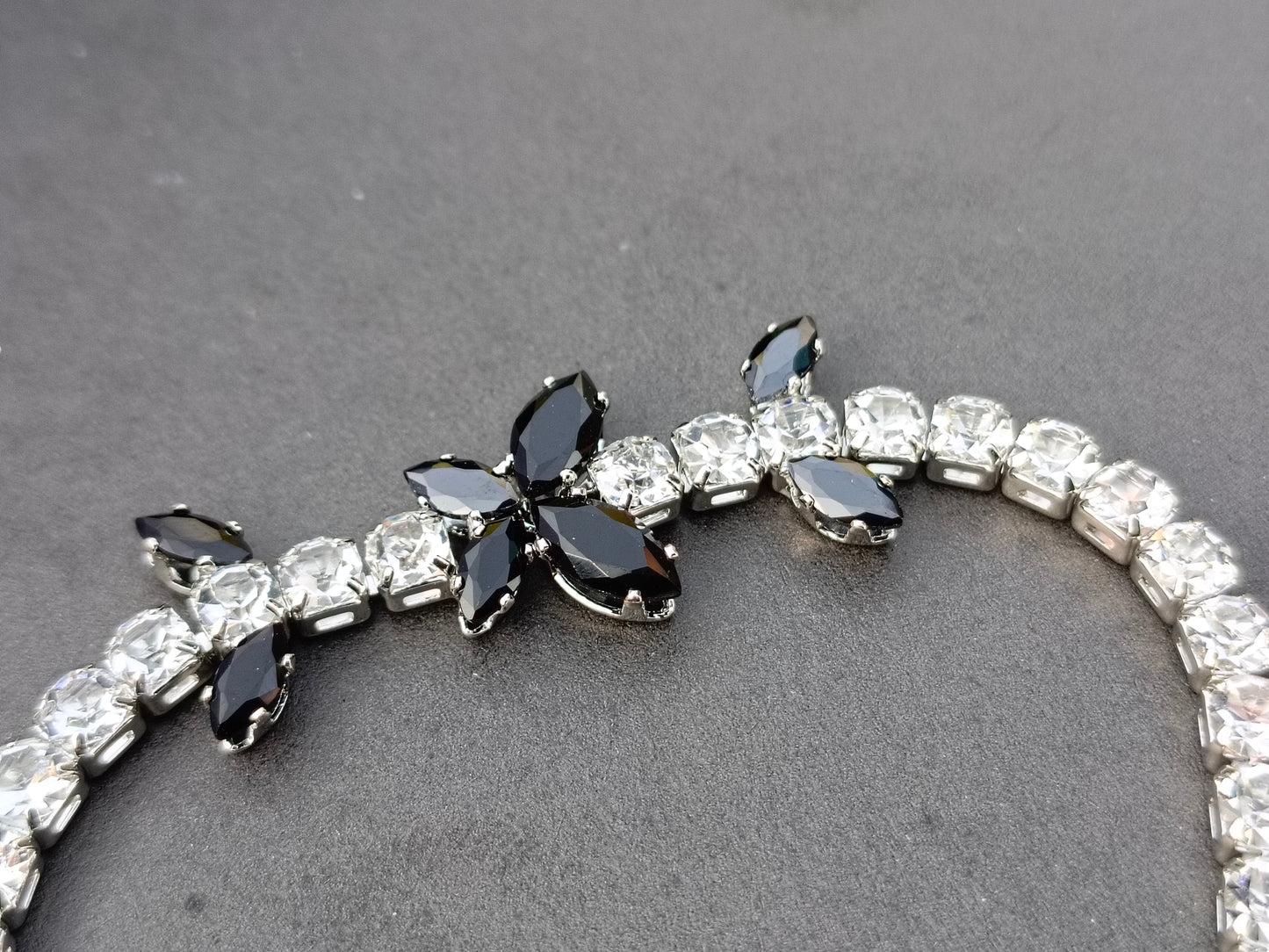 Bracelet White+black stone