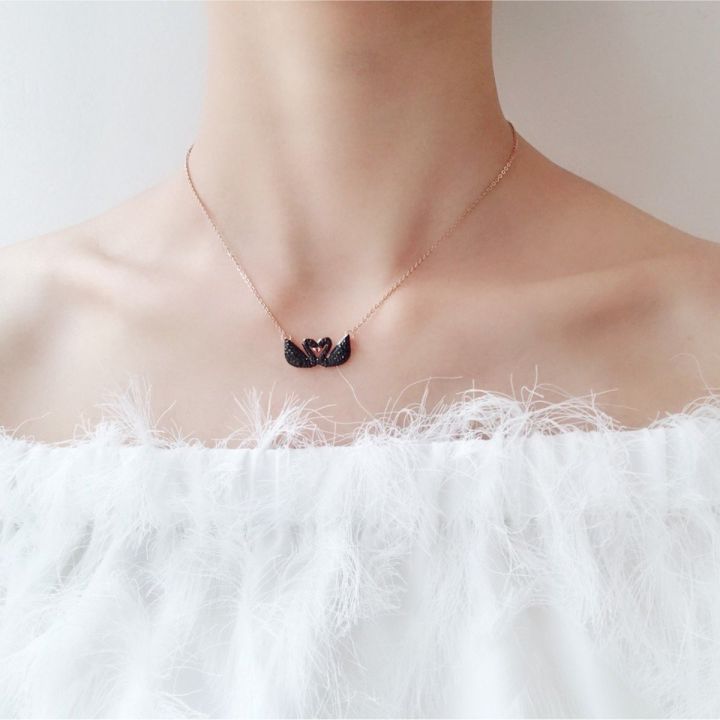 Swan pendant