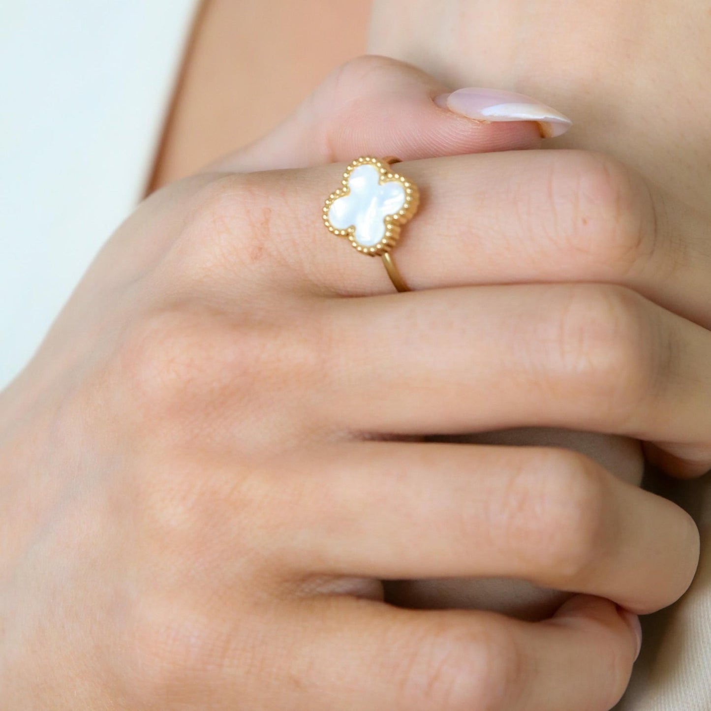 Stainless steel Black and white Clover Ring (Adjustable)